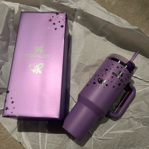 Olivia Rodrigo Limited Edition Stanley Tumbler - Picture 6 of 7